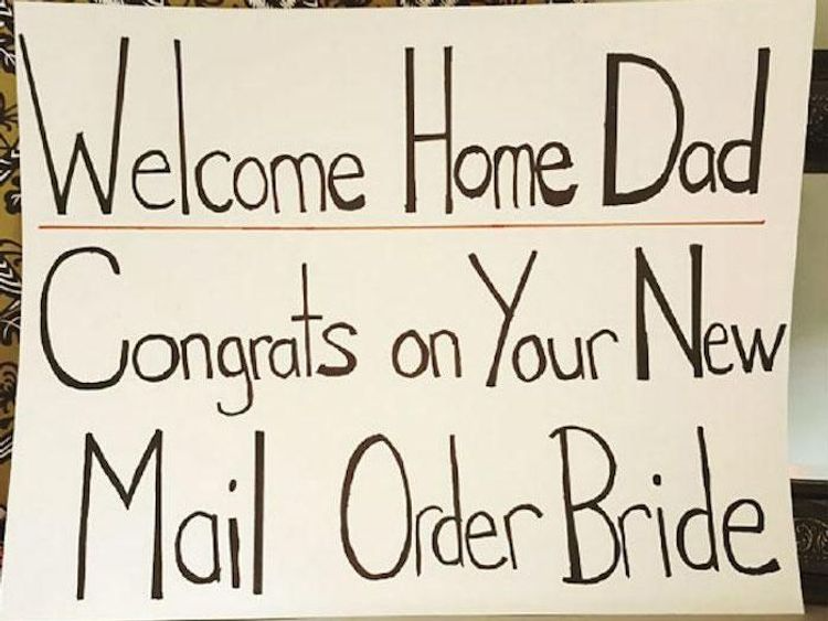 The Most Hilarious Welcome Home Signs Spotted at Airports